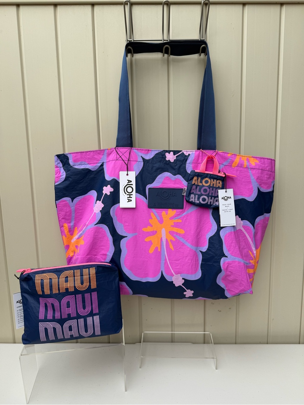 NWT MAUI EXCLUSIVE Aloha Collection Reversible HoloHolo Tote Bundle DISCONTINUED
